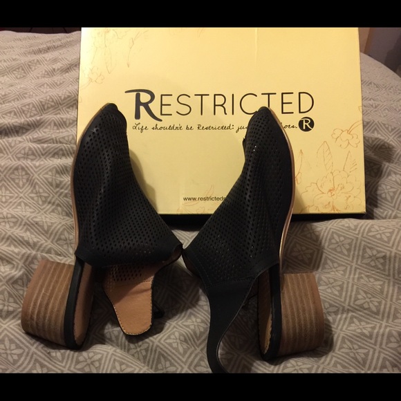 Restricted Black Size 6.5 Women’s Shoes Mesh top - Picture 4 of 7